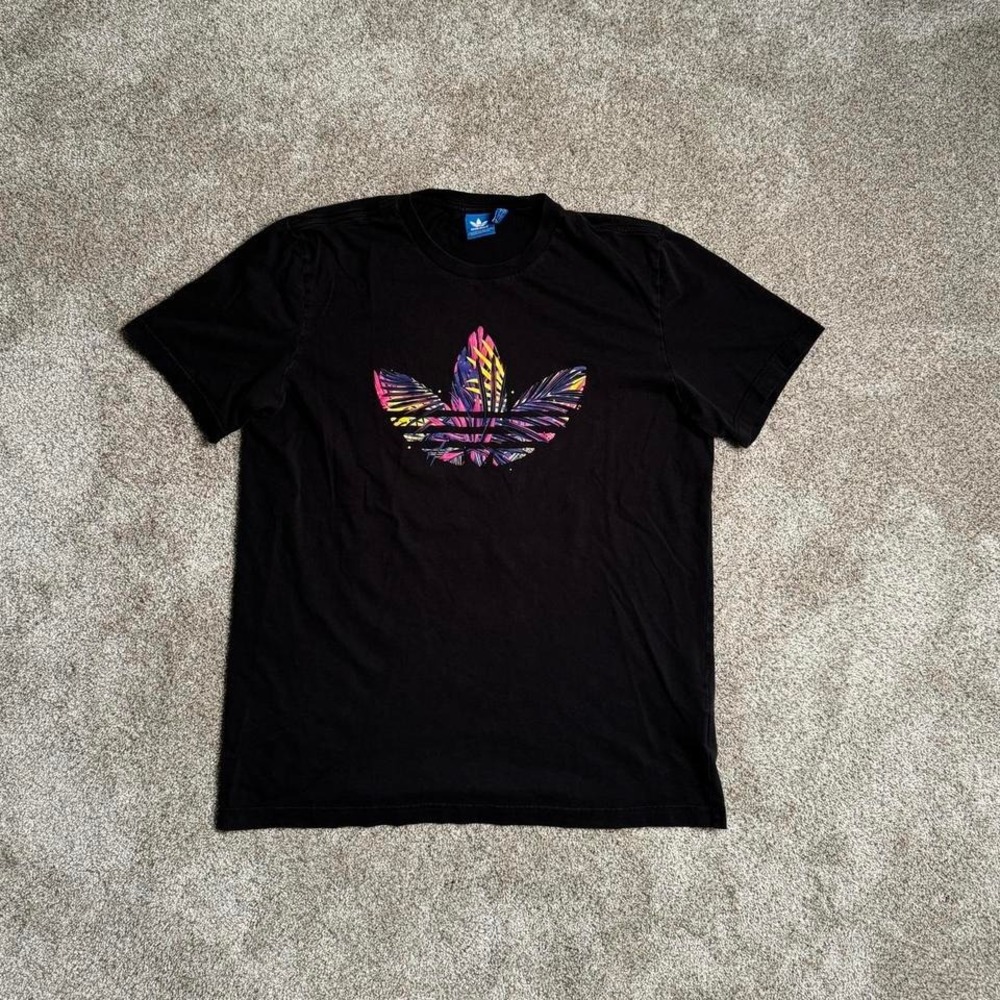BLACK ADIDAS "FLOWER" LOGO GRAPHIC TEE TEE